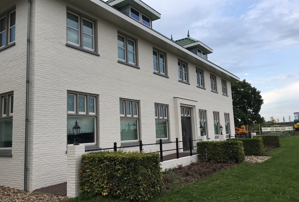 Make over buitenzijde bedrijfspand Bruchem